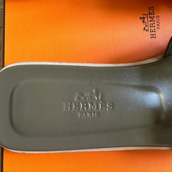 Hermes Oran Sandals in Étoupe - Picture 2 of 6